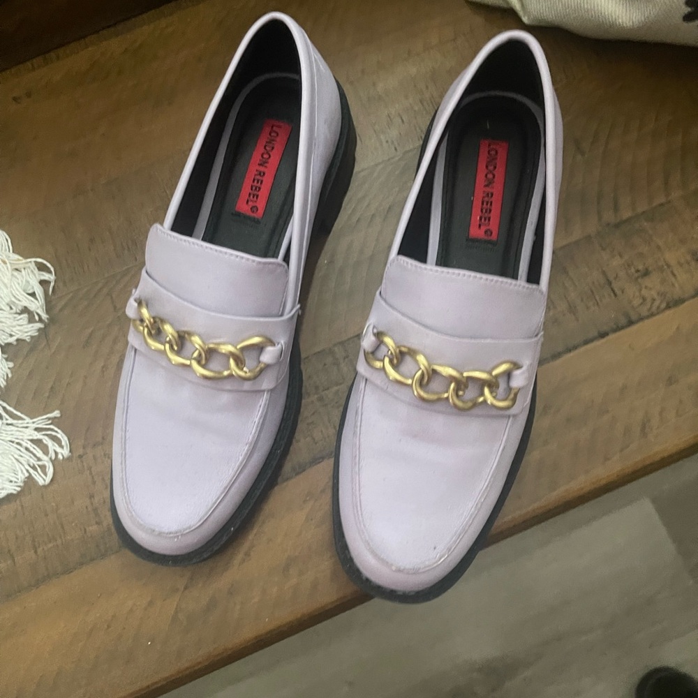 Size 9 lavender woman loafers never worn